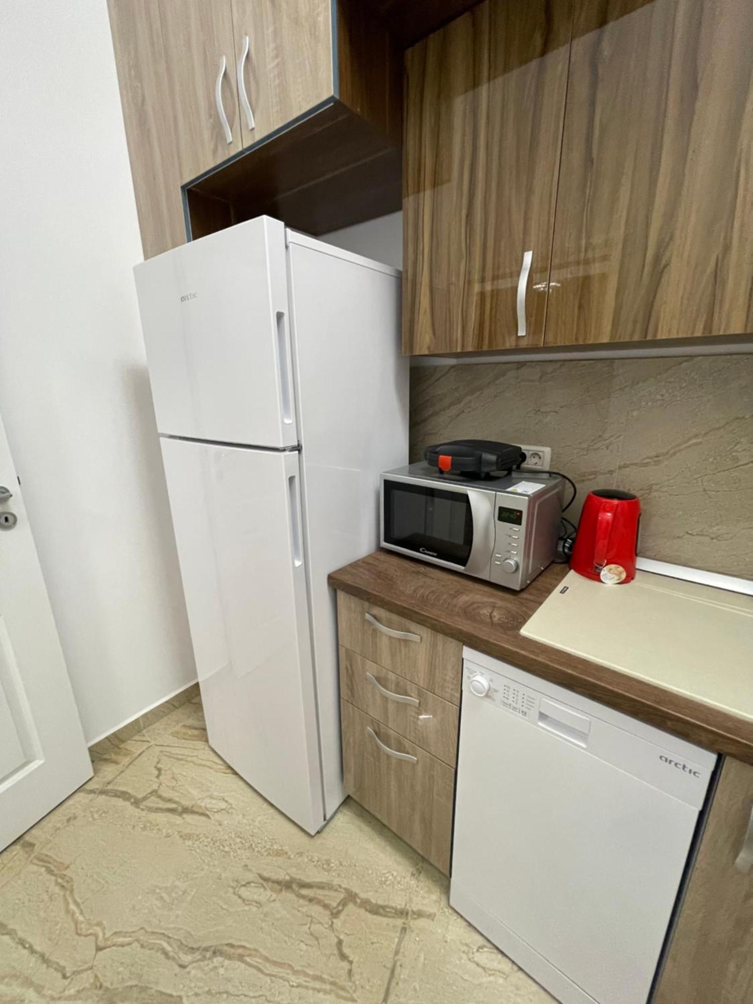 Apartment Adress Dd14 *